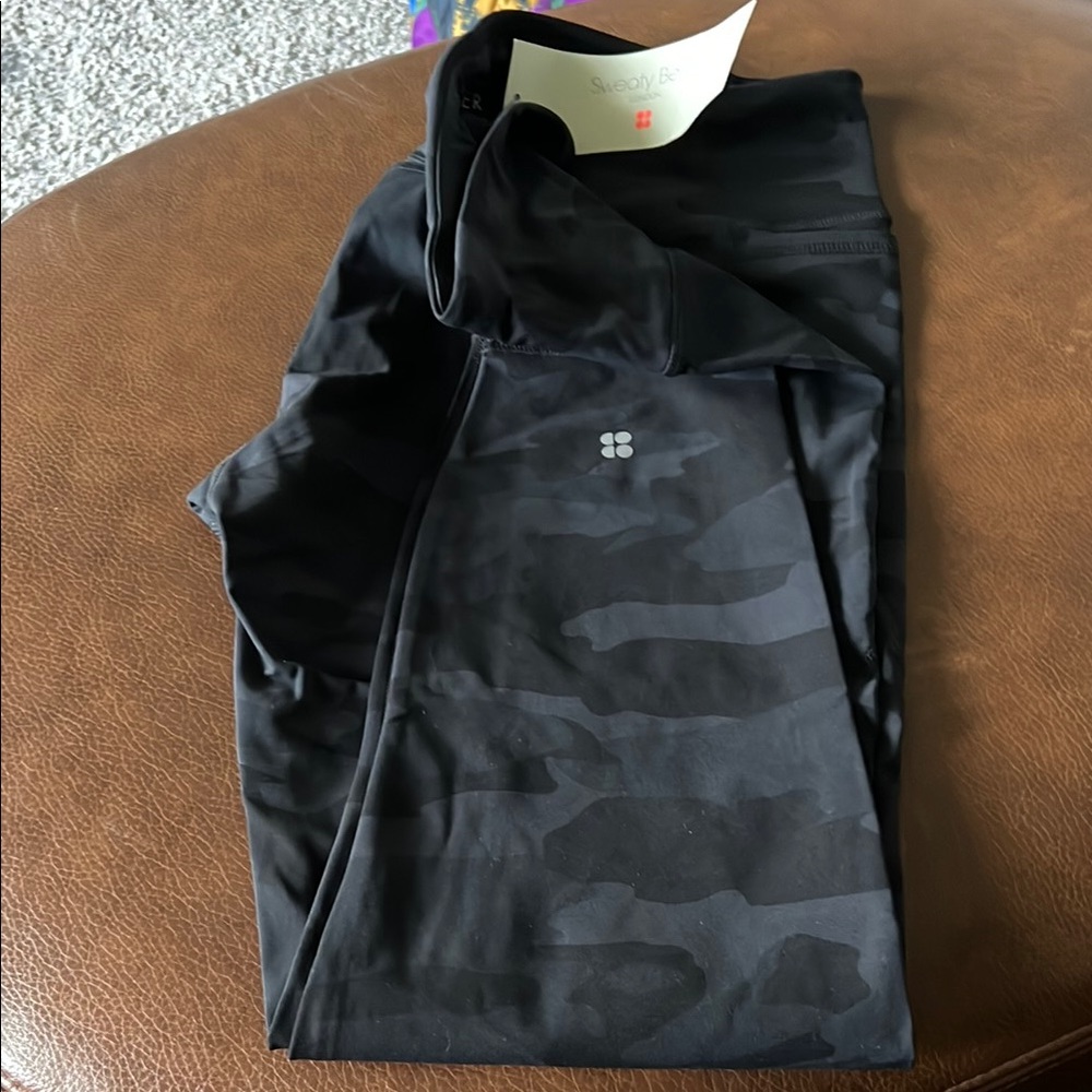 BNWT Sweaty Betty Power 7/8 Workout Leggings, Camo color